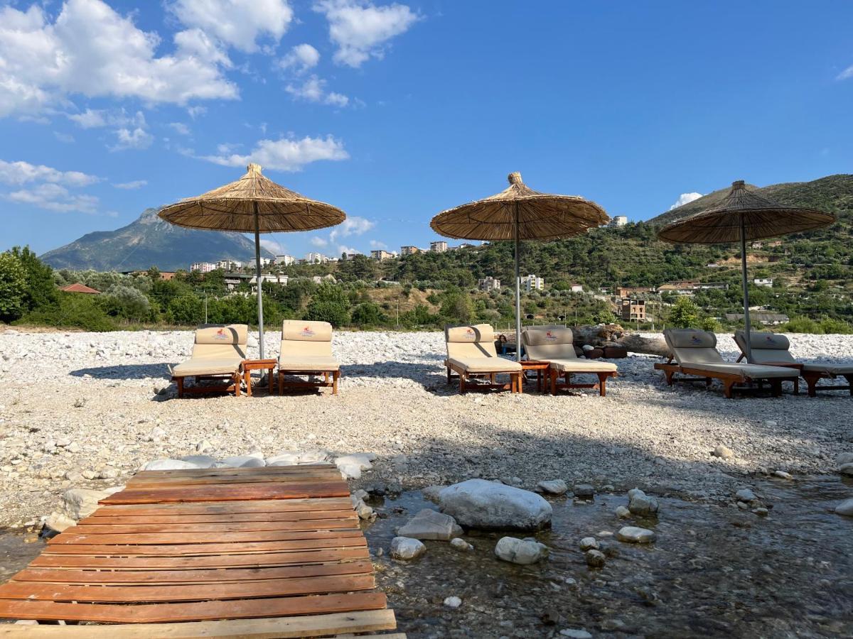 River Escape Villa - Private Beach, Scenic View & Bbq 테펠레너 외부 사진